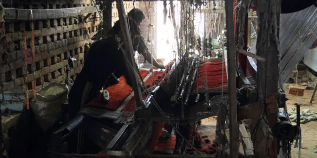 ラグの裏面を乾燥させる工程